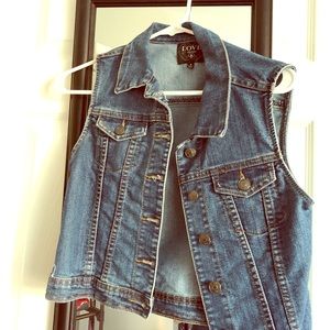 Jean Vest